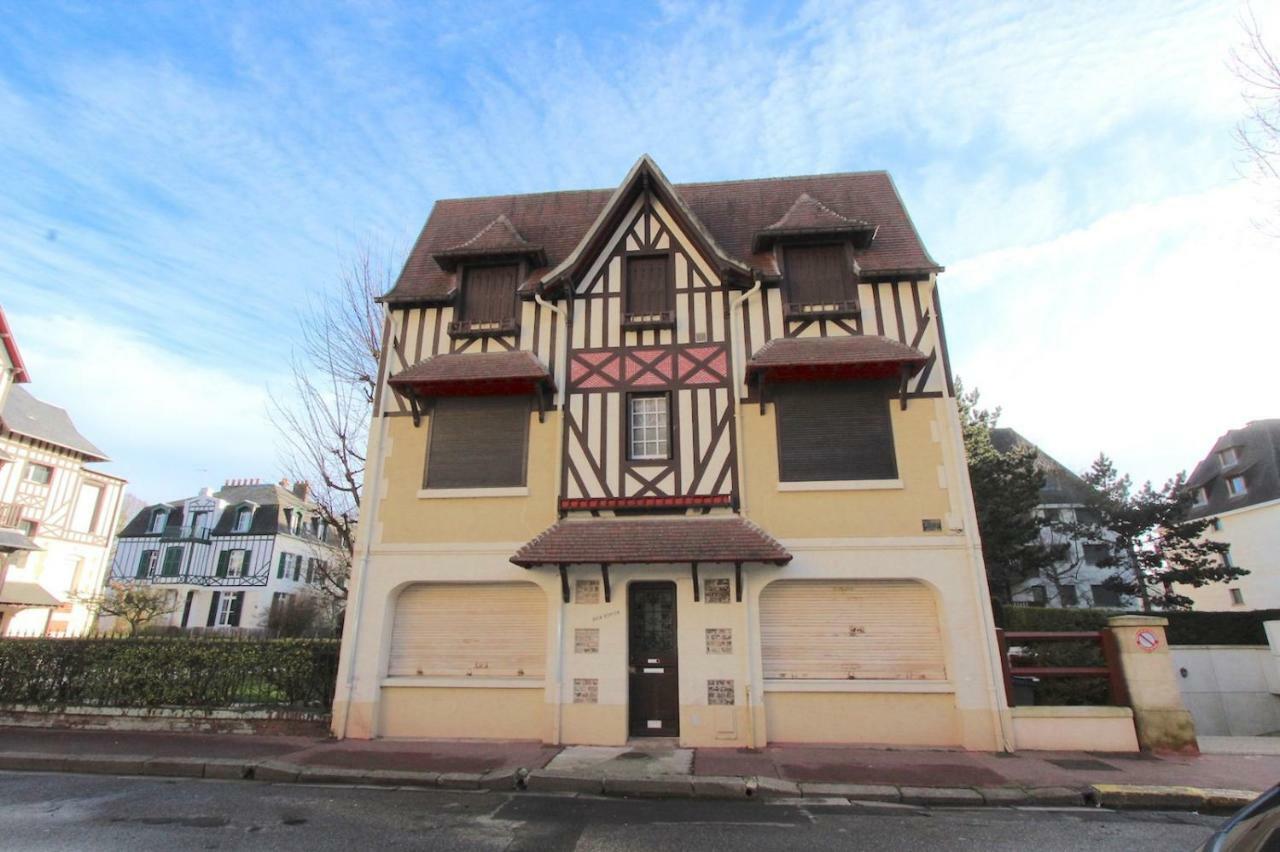 Le Royal Apartment Deauville Exterior photo